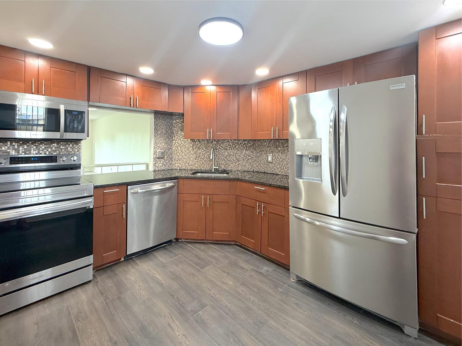 6301 N Falls Cir Drive 303 — photo 2