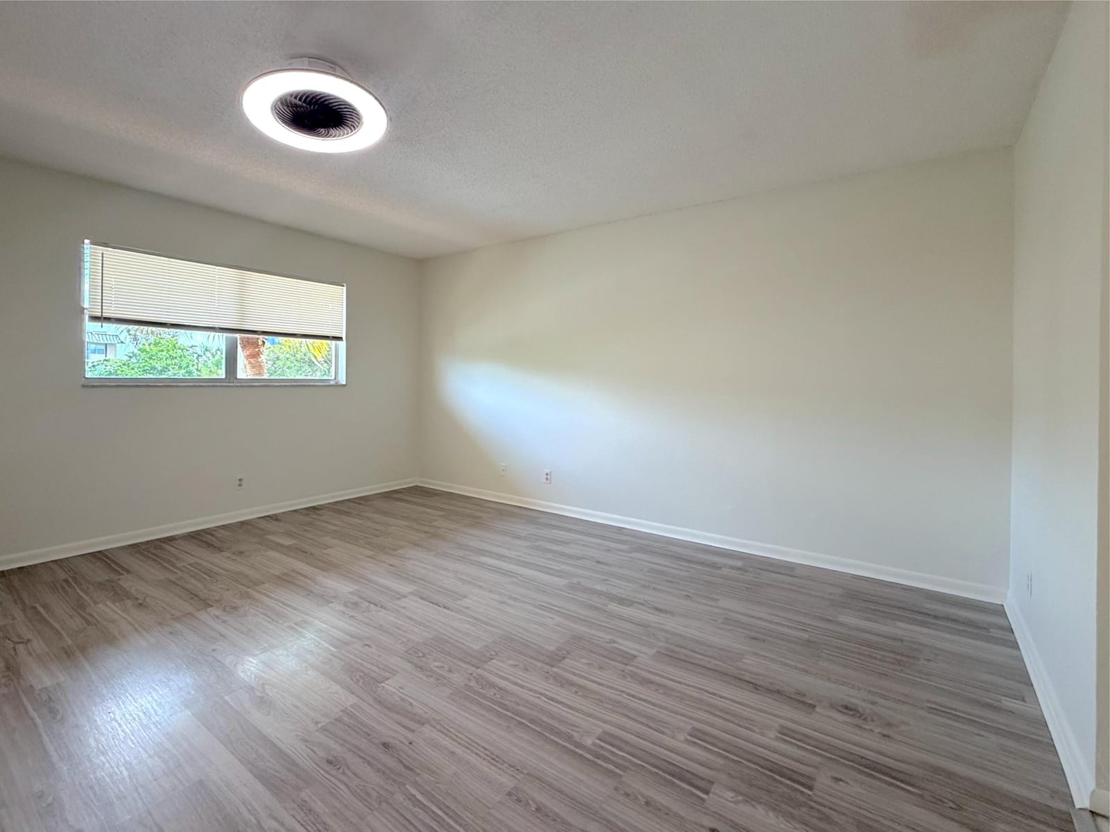 6301 N Falls Cir Drive 303 — photo 12