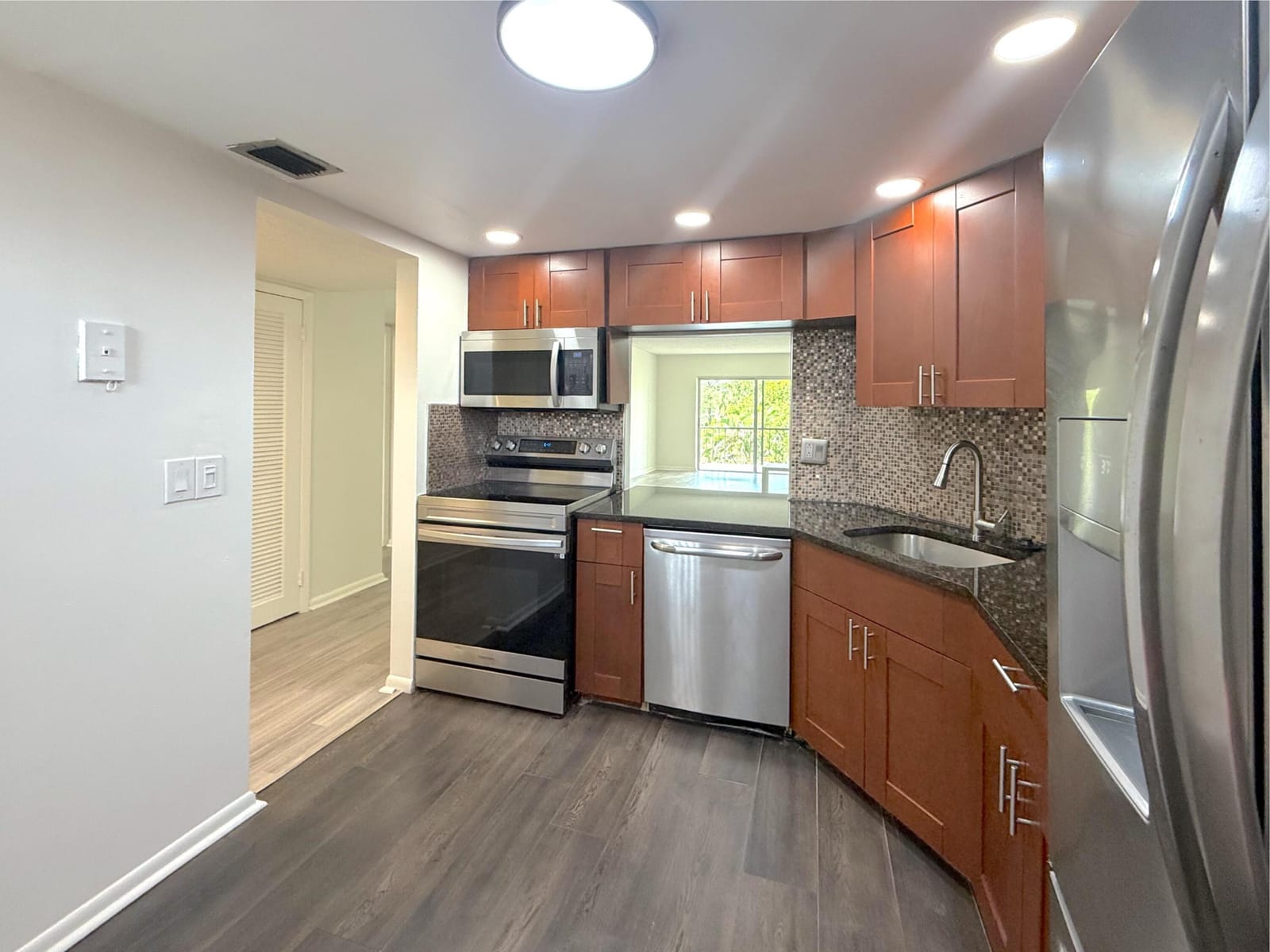 6301 N Falls Cir Drive 303 — photo 3