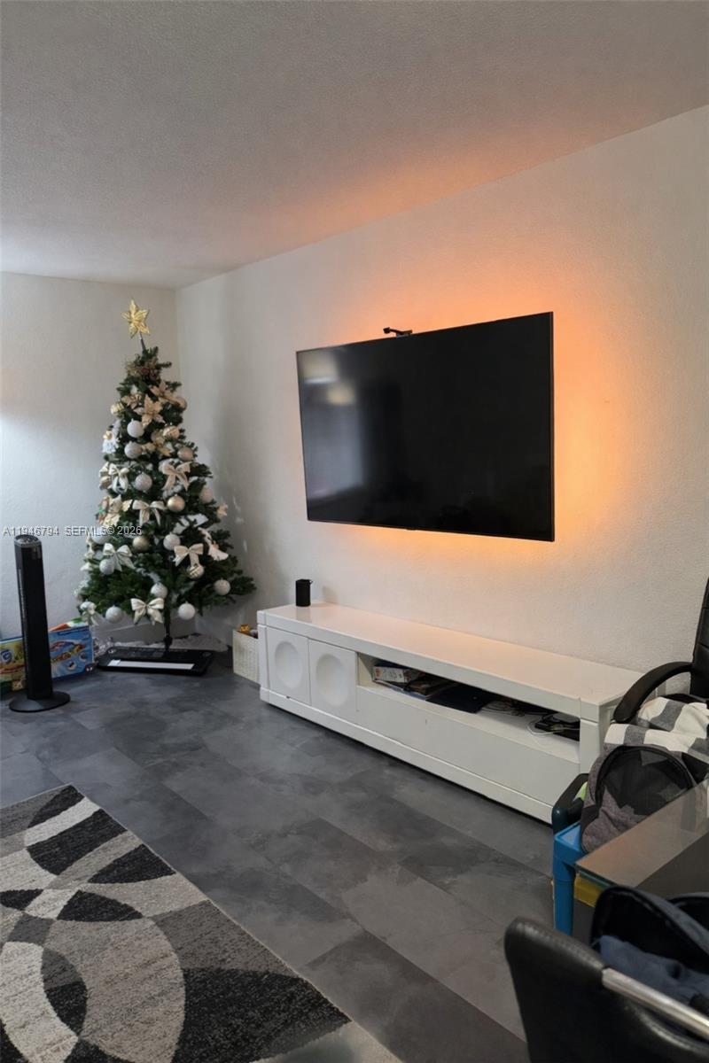 2190 W 60th Street 21201, Hialeah, FL 33016, Hialeah