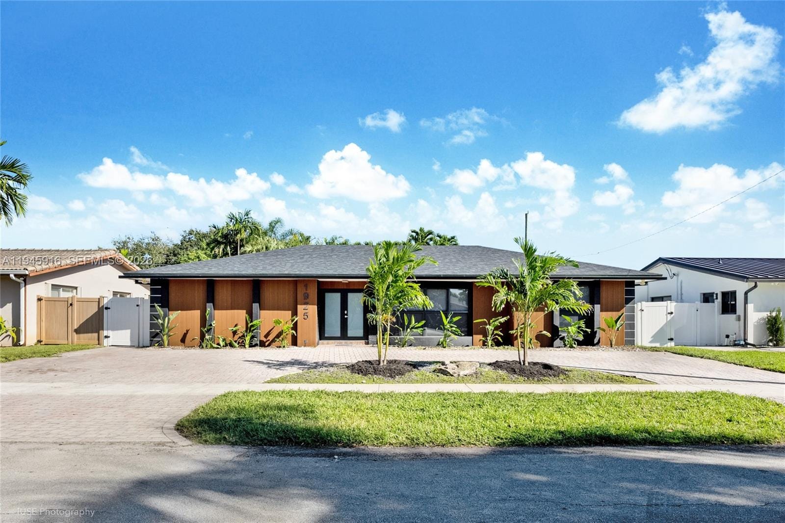 1925 NE 208th Terrace, Miami, FL 33179 photo 3