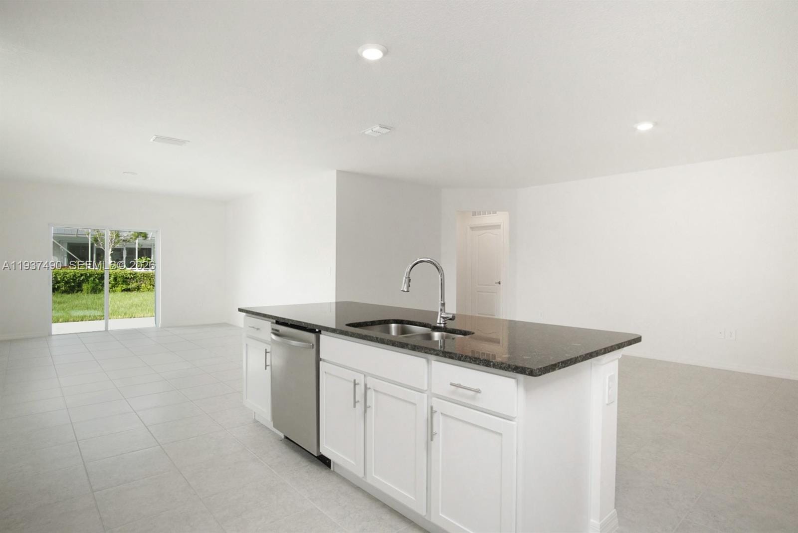 811 SE Seahouse Drive — photo 4
