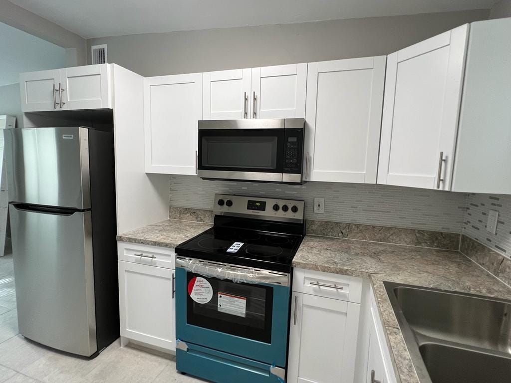3990 Plum Tree Drive — photo 4