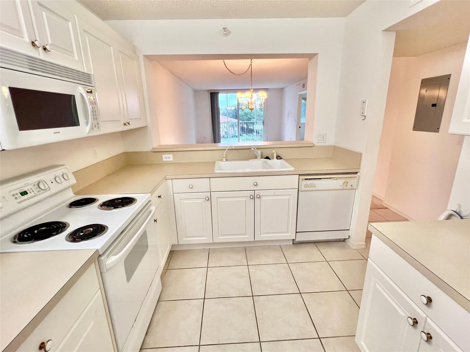 7763 Southampton Terrace 411 — photo 2