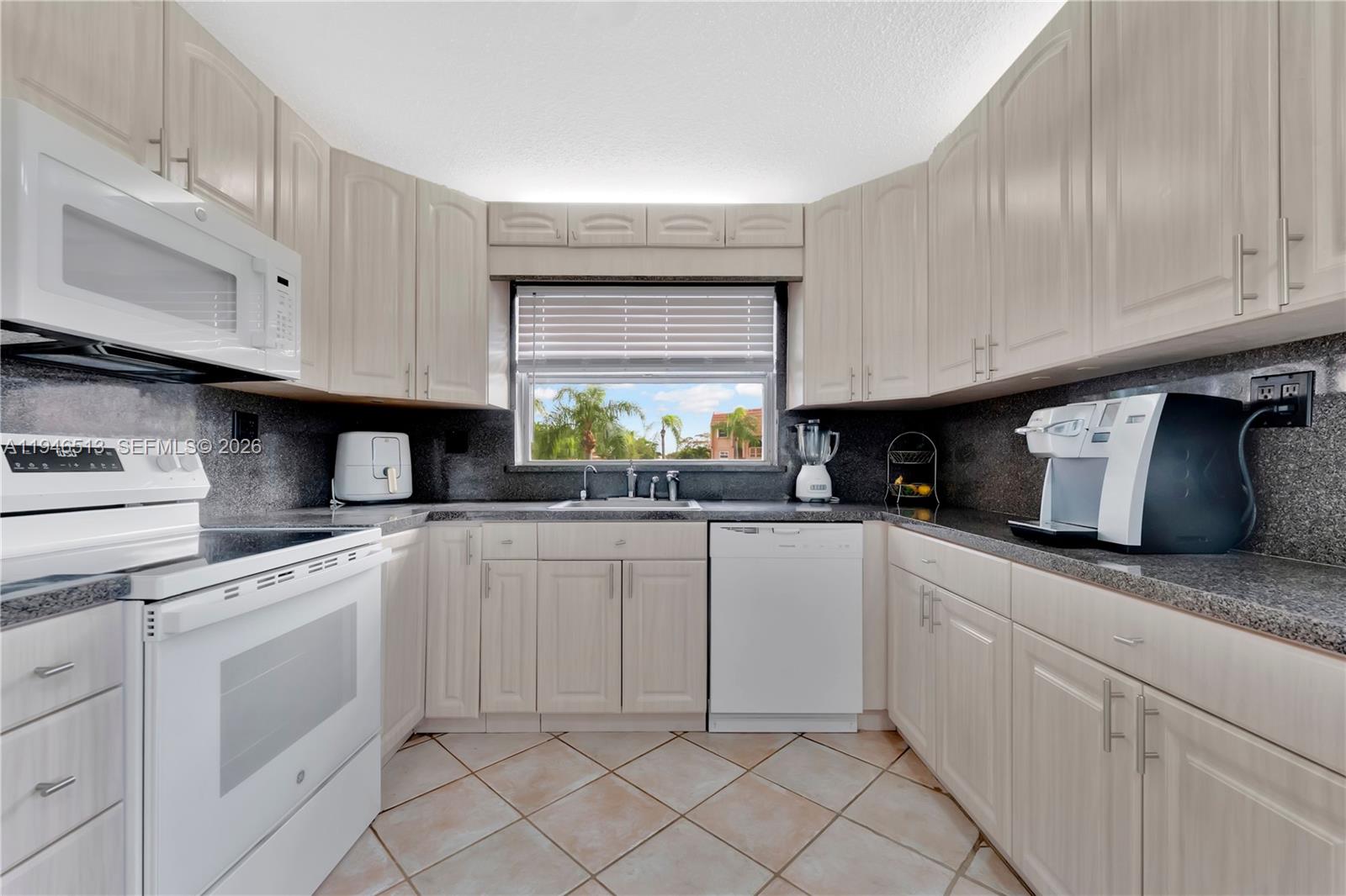 9721 Sunrise Lakes Boulevard 201 — photo 8