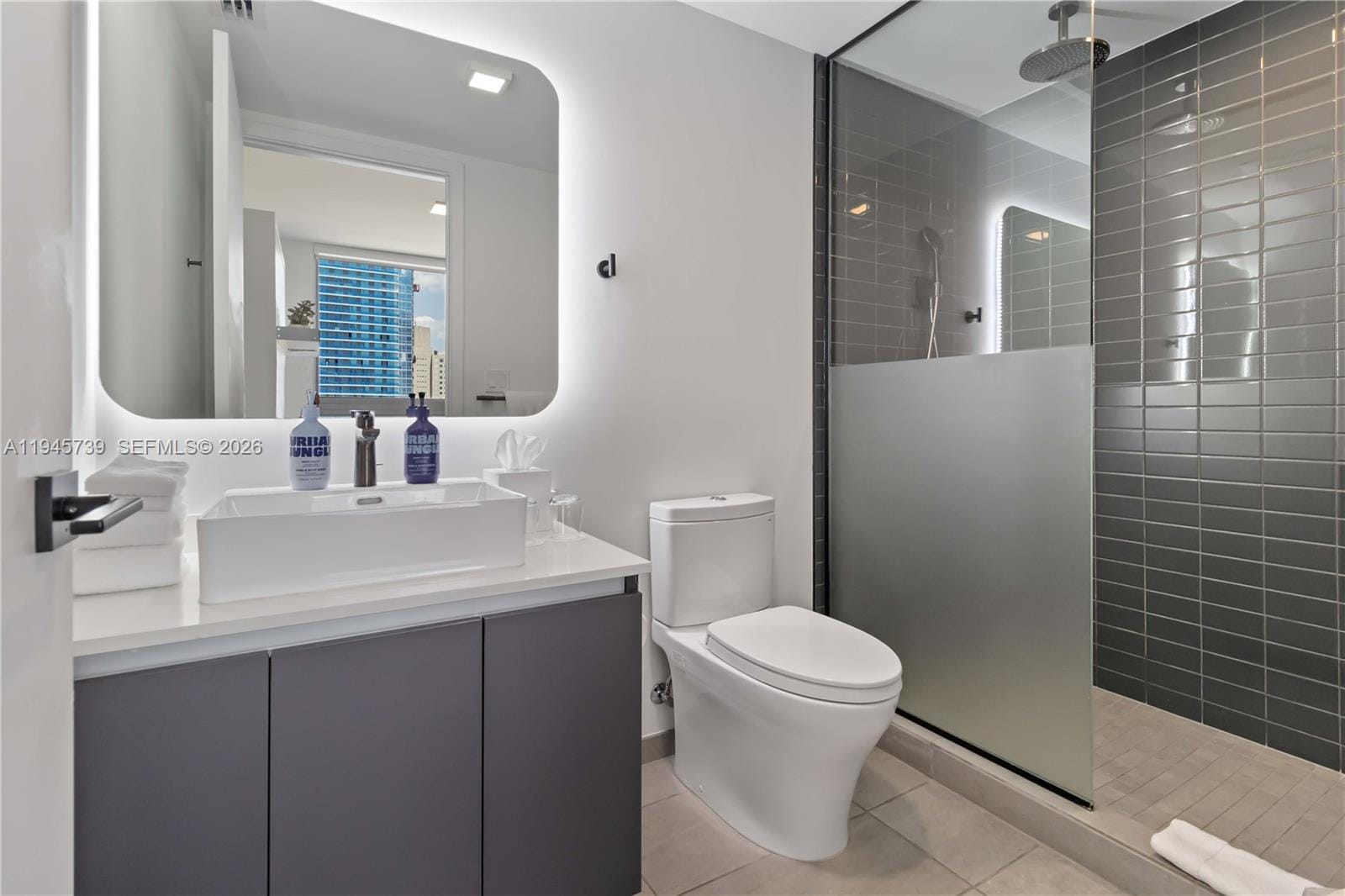 227 NE 2nd Street 2506, Miami, FL 33132 photo 11