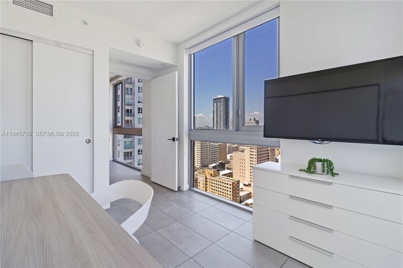 227 NE 2nd Street 2506, Miami, FL 33132 photo 13