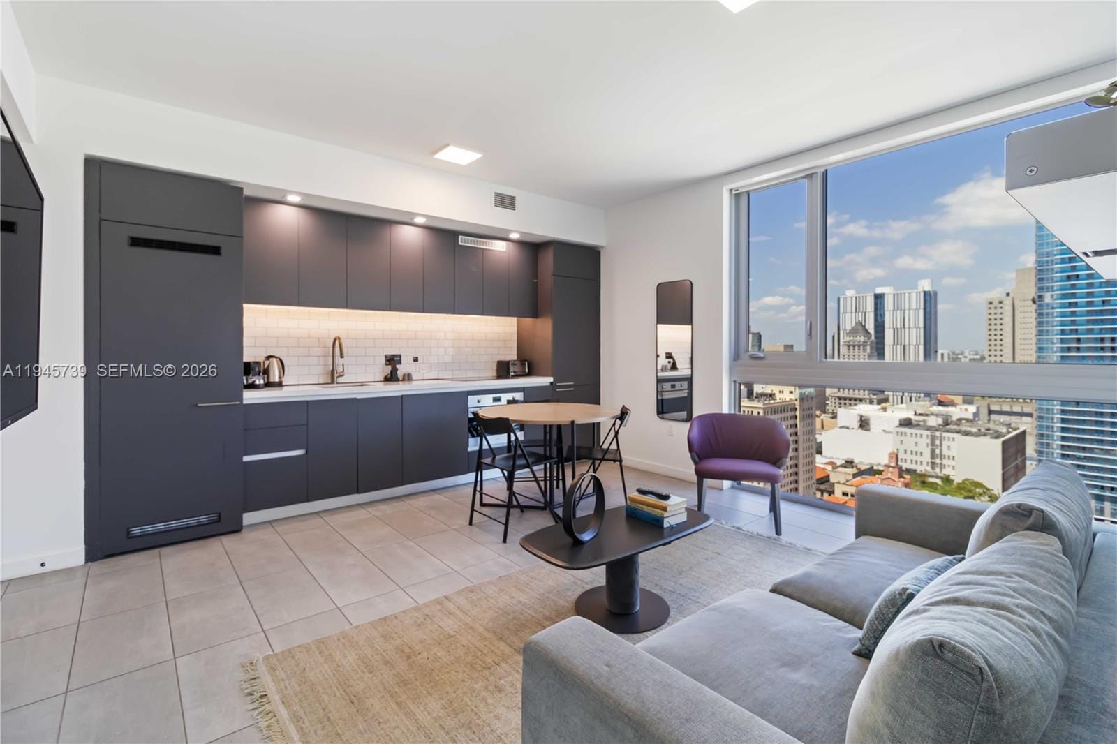 227 NE 2nd Street 2506, Miami, FL 33132 photo 3