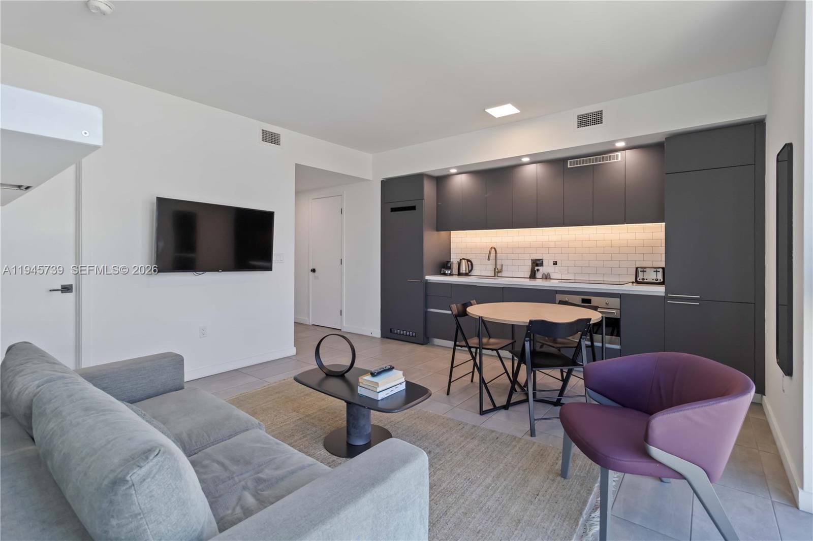 227 NE 2nd Street 2506, Miami, FL 33132 photo 4