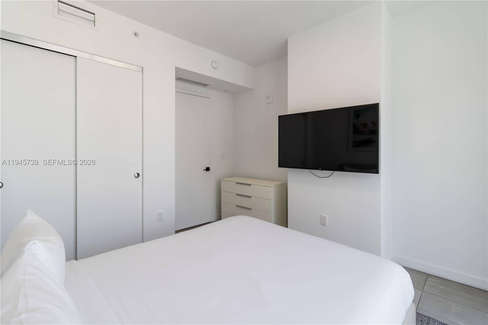 227 NE 2nd Street 2506, Miami, FL 33132 photo 9