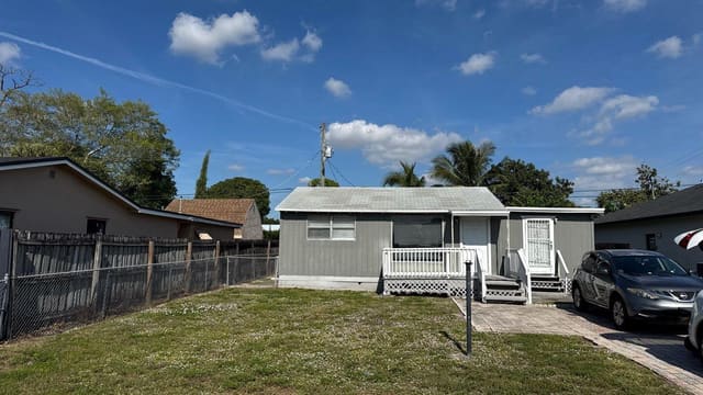 5645 Papaya Road, sold in Royal Palm Estates, West Palm Beach, FL