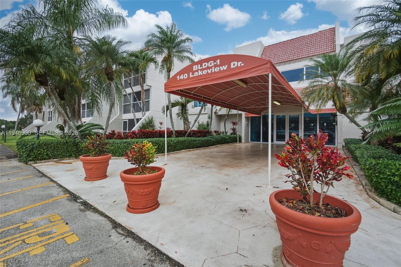 140 Lakeview Drive 203, Weston, FL 33326