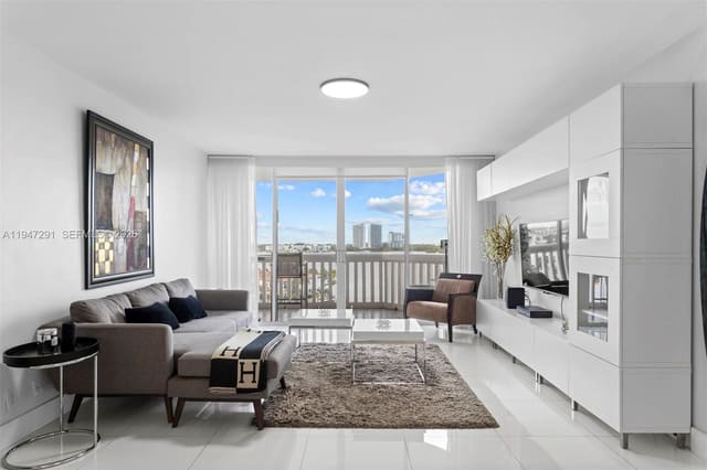 1000 W Island Boulevard 812, Aventura, FL 33160