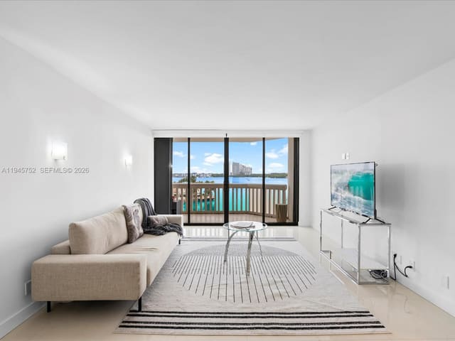 1000 W Island Boulevard 612, Aventura, FL 33160