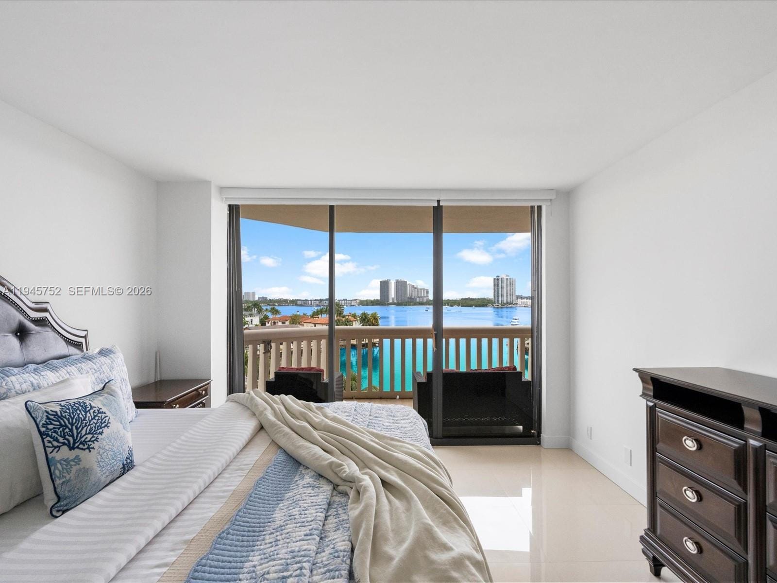 1000 W Island Boulevard 612, Aventura, FL 33160 photo 8