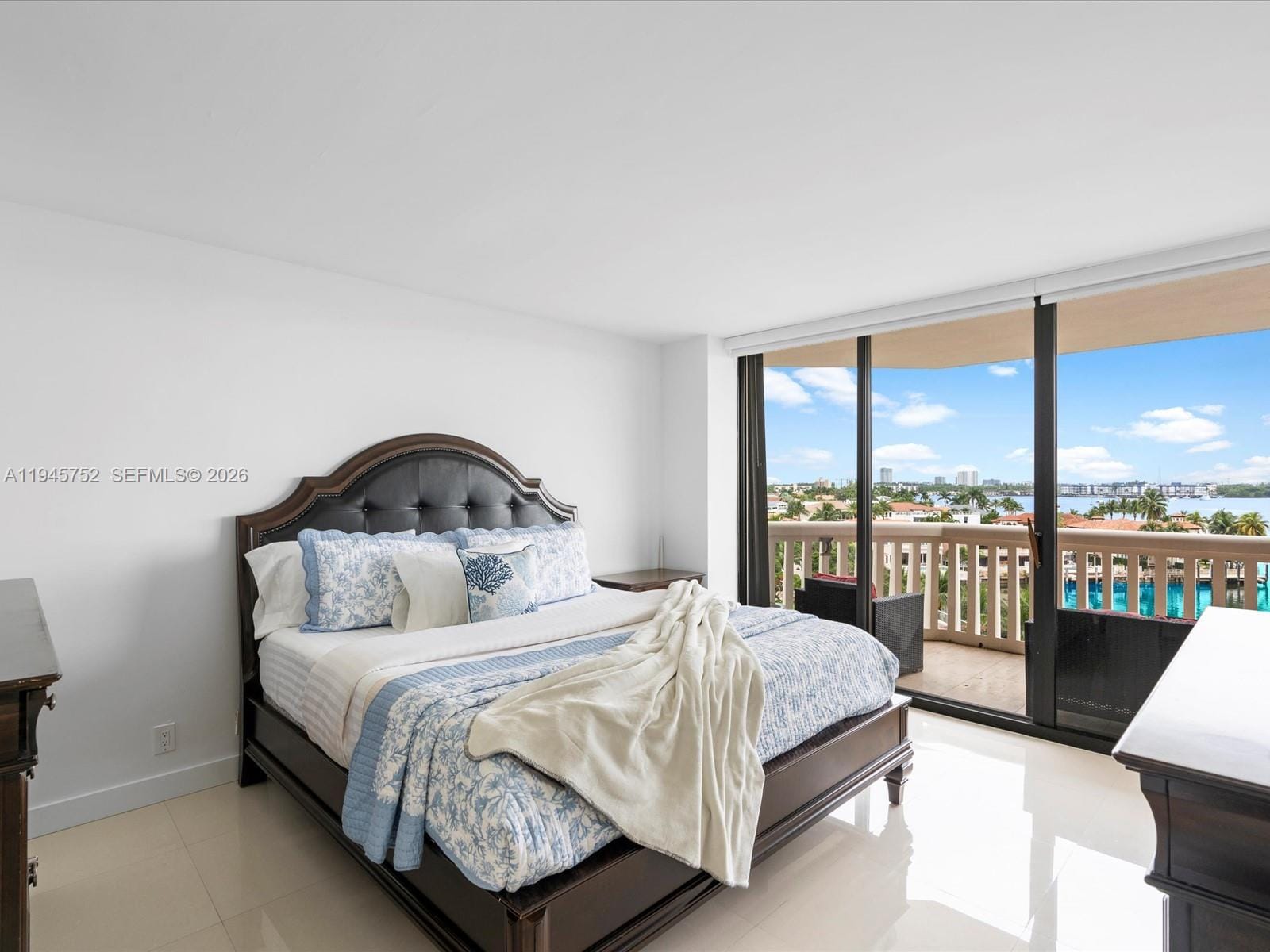 1000 W Island Boulevard 612, Aventura, FL 33160 photo 9