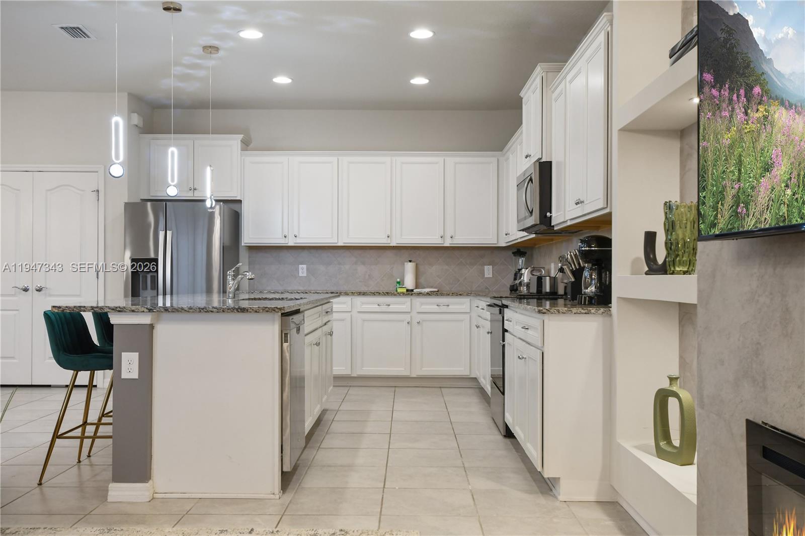 2321 Luxor Drive — photo 9