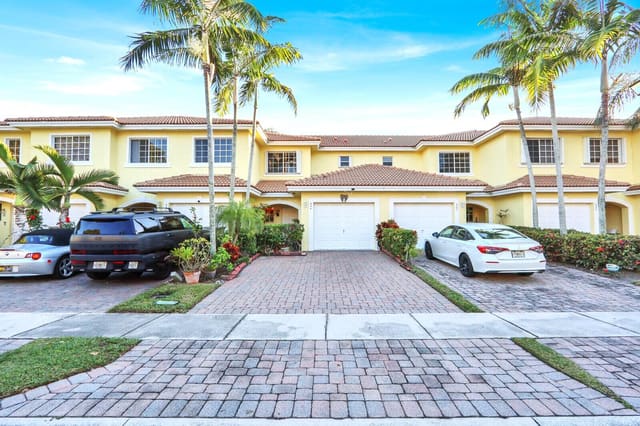 944 Imperial Lake Road, sold in Waterways Taheri Pud, West Palm Beach, FL