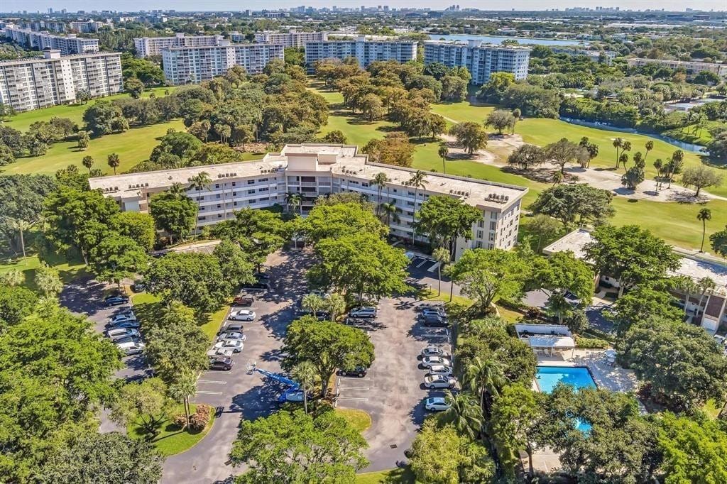 3800 Oaks Clubhouse Drive 201, Pompano Beach, FL 33069 photo 12