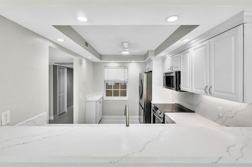 3800 Oaks Clubhouse Drive 201, Pompano Beach, FL 33069 photo 5