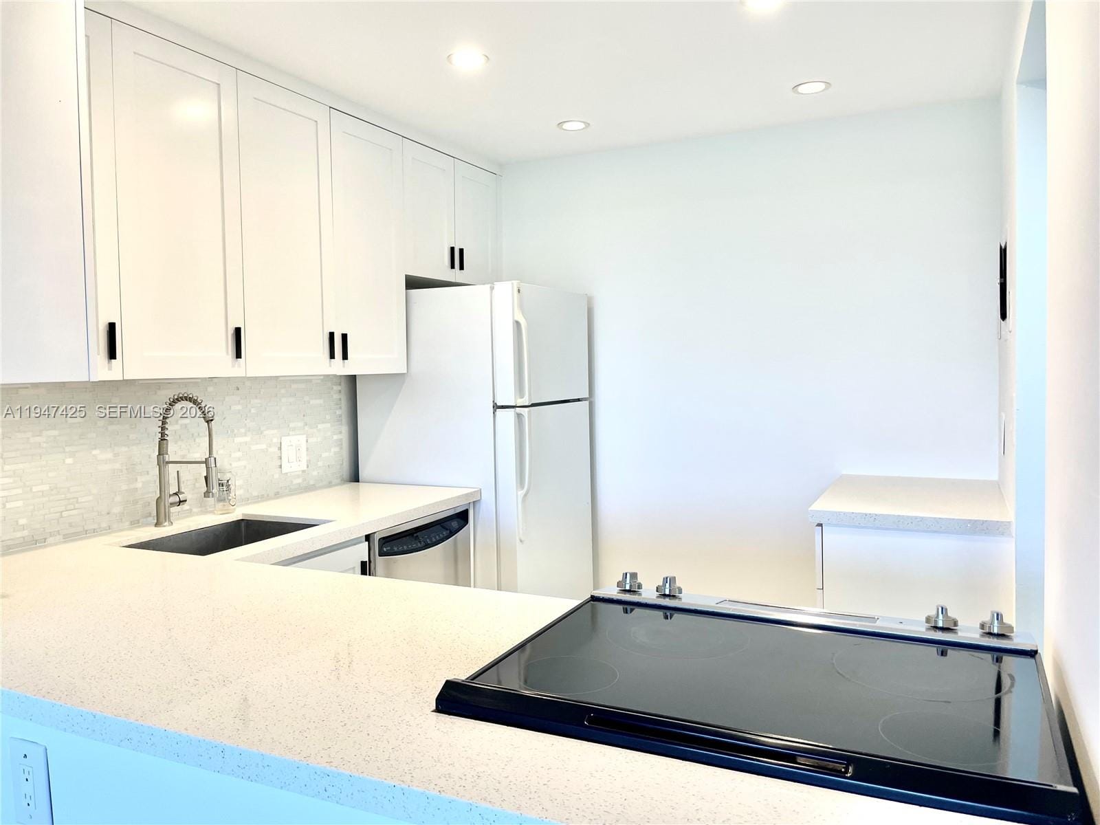 20335 W Country Club Drive 405 — photo 12