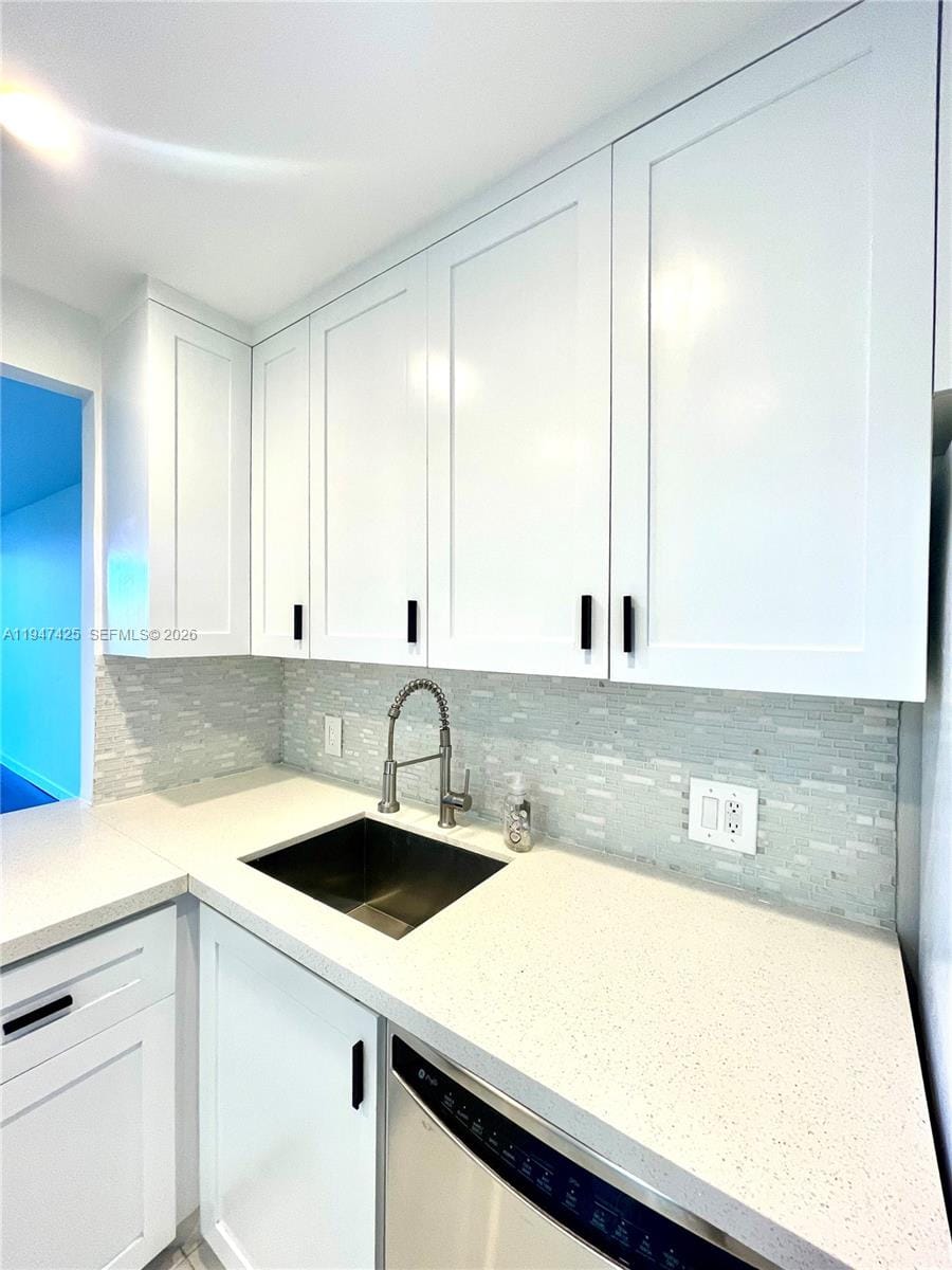 20335 W Country Club Drive 405 — photo 8