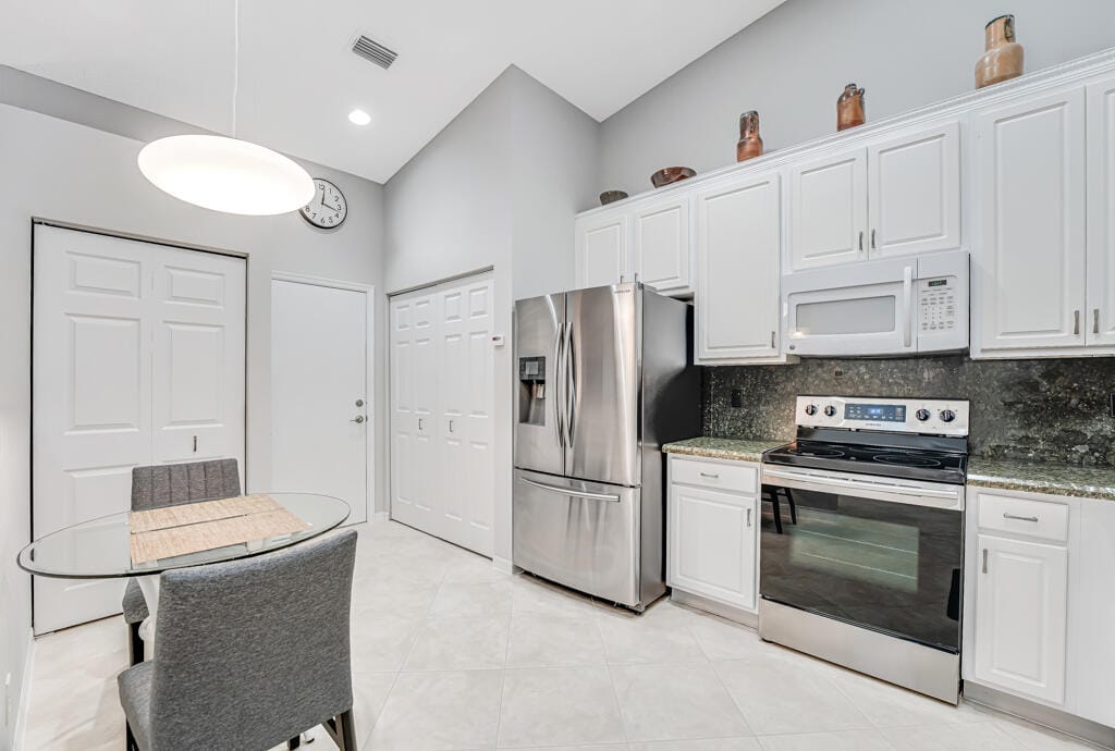 8590 Logia Circle — photo 9