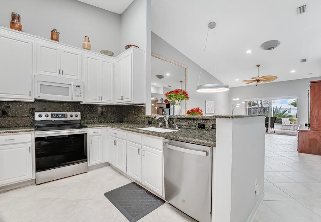 8590 Logia Circle — photo 10