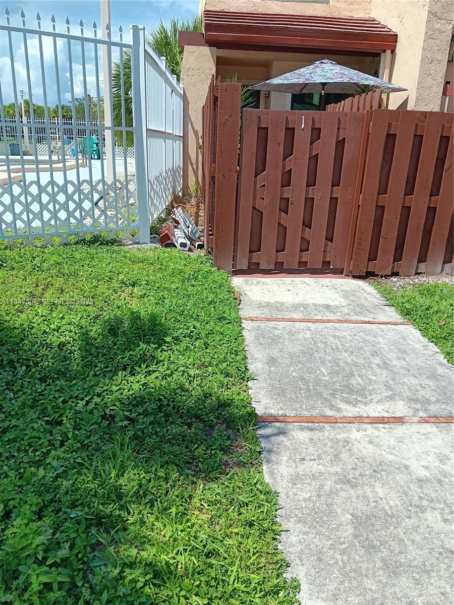 271 W Park Drive 1-7 — photo 2