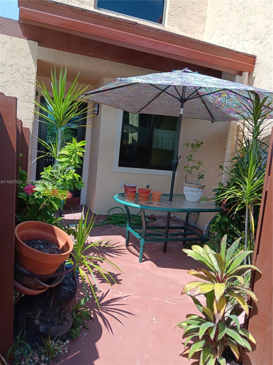 271 W Park Drive 17, Miami, FL 33172, Miami