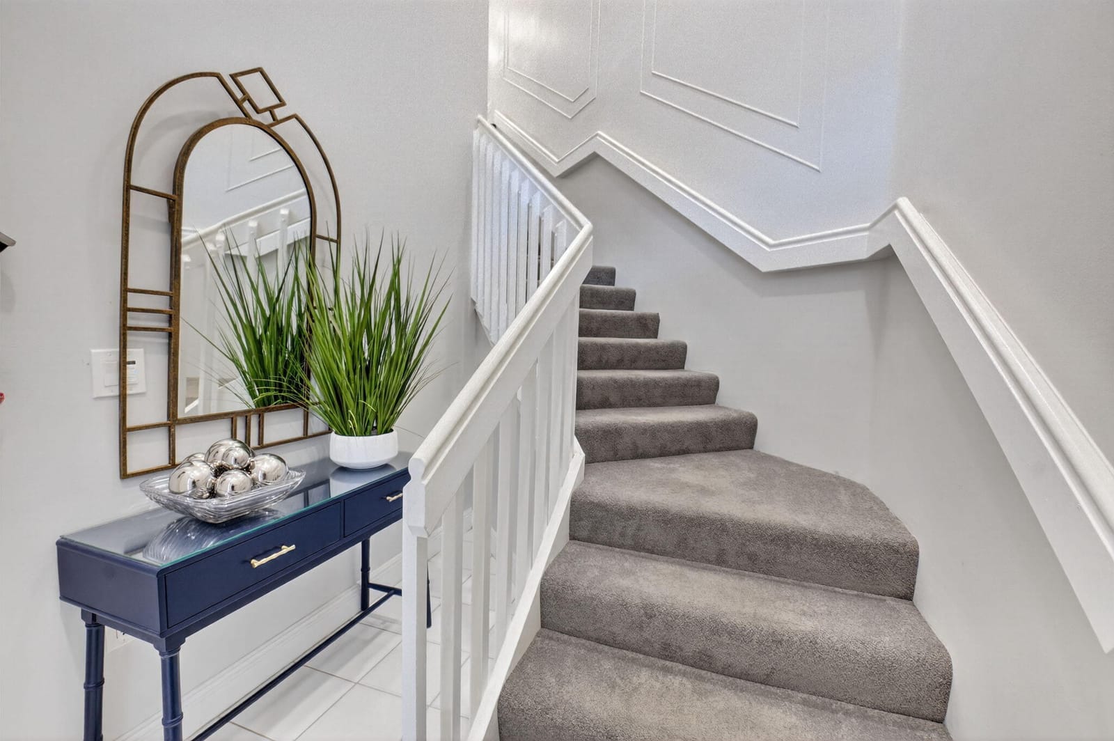 5374 Venetia Court E — photo 2