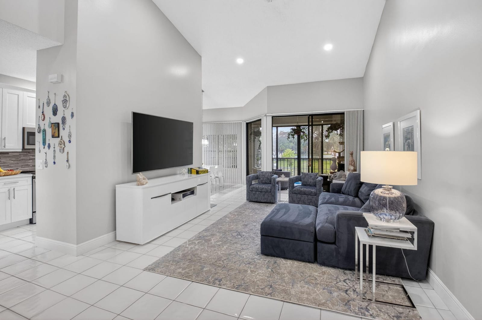 5374 Venetia Court E — photo 4
