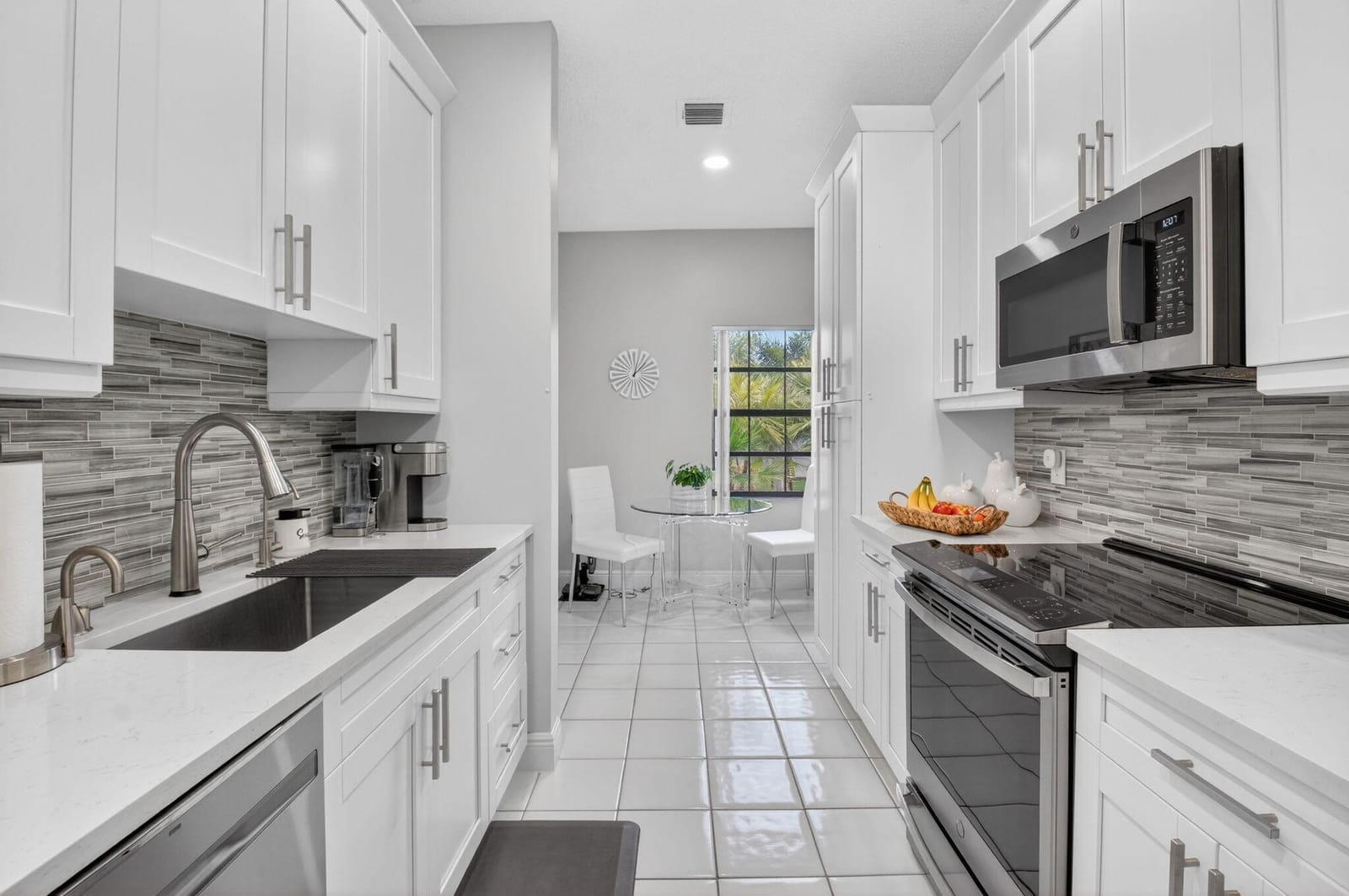 5374 Venetia Court E — photo 8