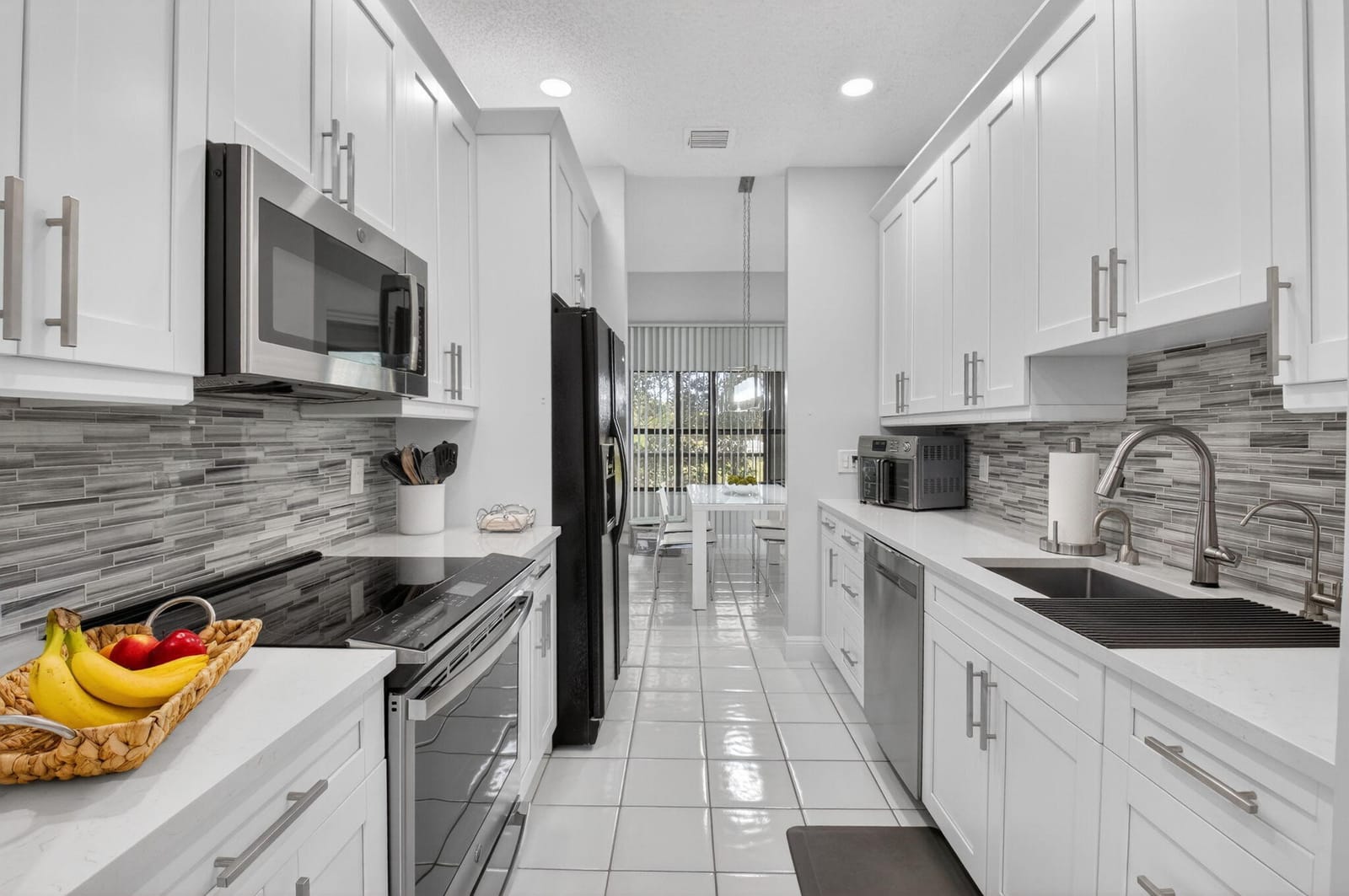 5374 Venetia Court E — photo 10