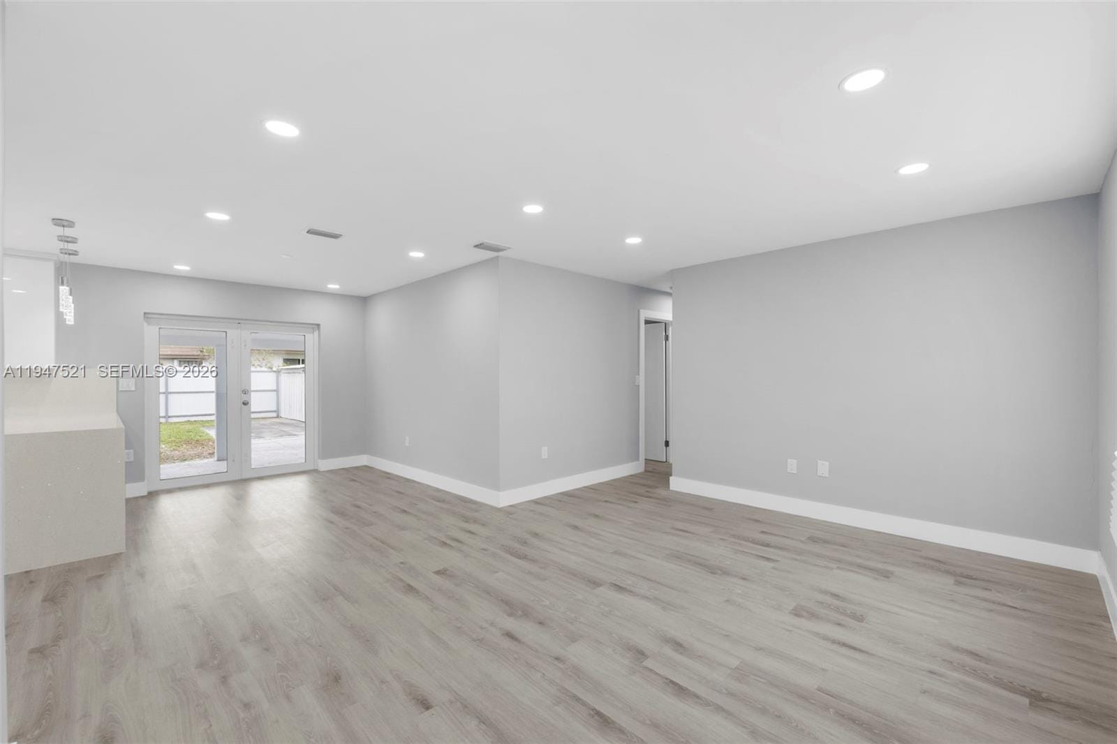 1011 NE 196th Street, Miami, FL 33179 photo 2