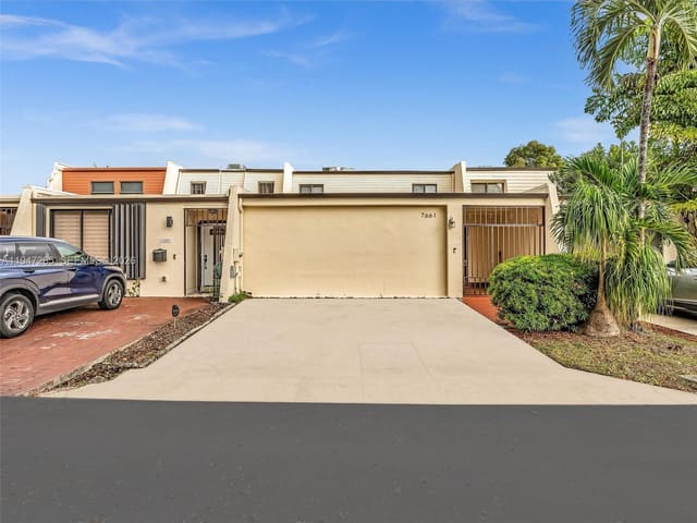 7661 SW 102nd Place, sold in Sunset Park Lake Villas S, Miami, FL