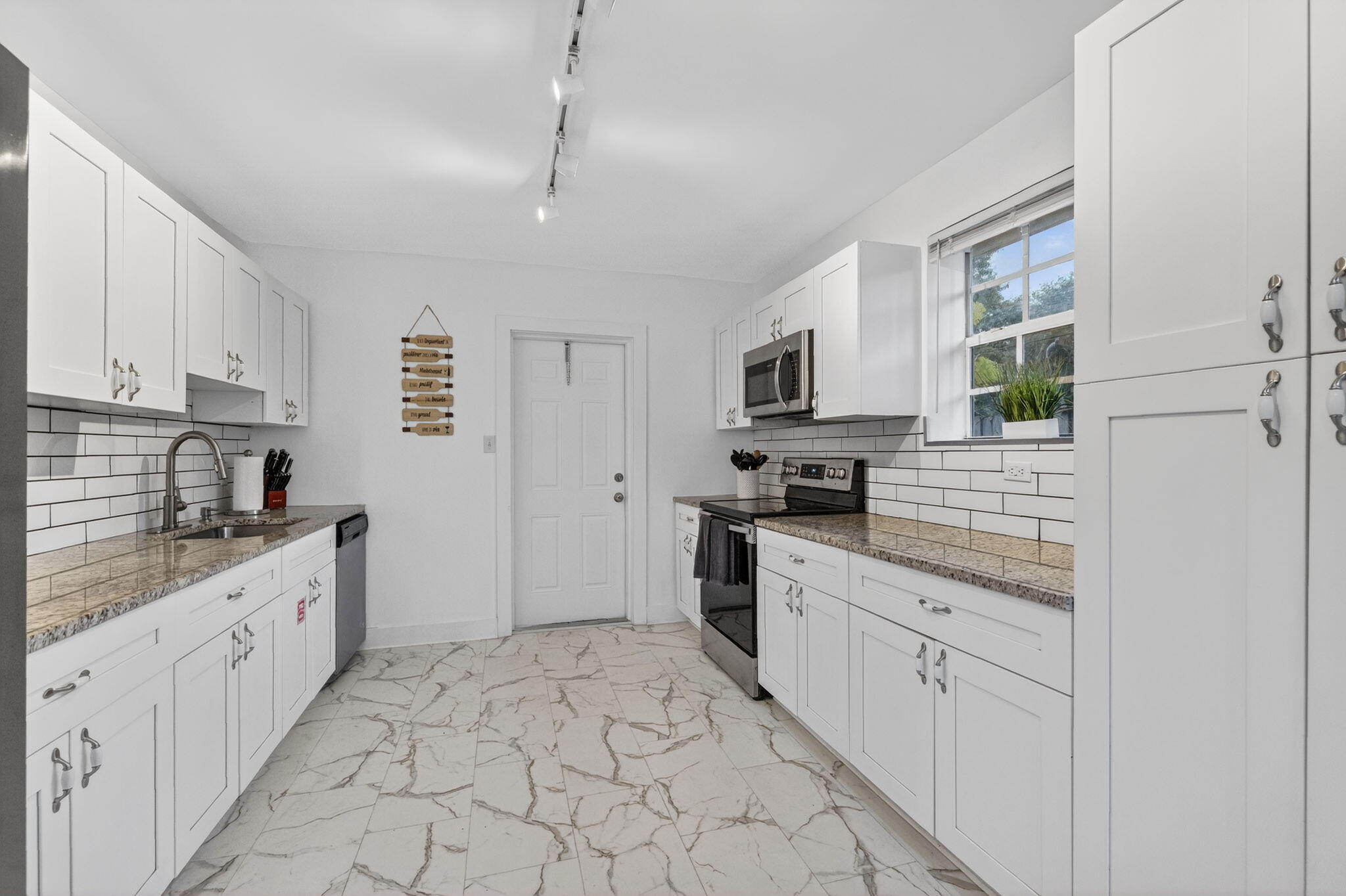 698 NE 36th Street, Oakland Park, FL 33334, Oakland Park