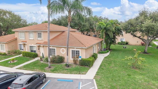9927 Kamena Circle, sold in Santa Cruz, Boynton Beach, FL