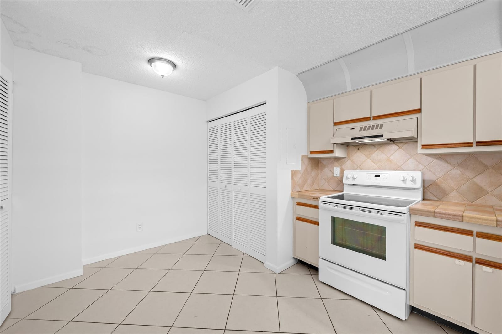 3574 NW 95th Terrace 8q — photo 5