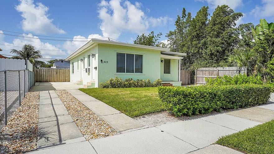 422 Winters Street, West Palm Beach, FL 33405 photo 2