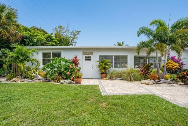 1205 S Lake Drive, sold in Greynolds Highlands Unit 1, Lantana, FL
