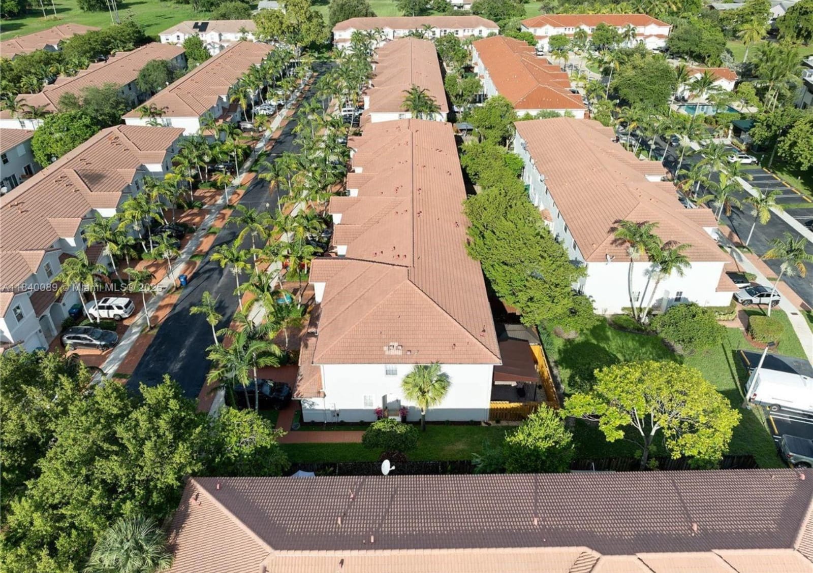 1041 NE 208th Street 1041, Miami, FL 33179 photo 23