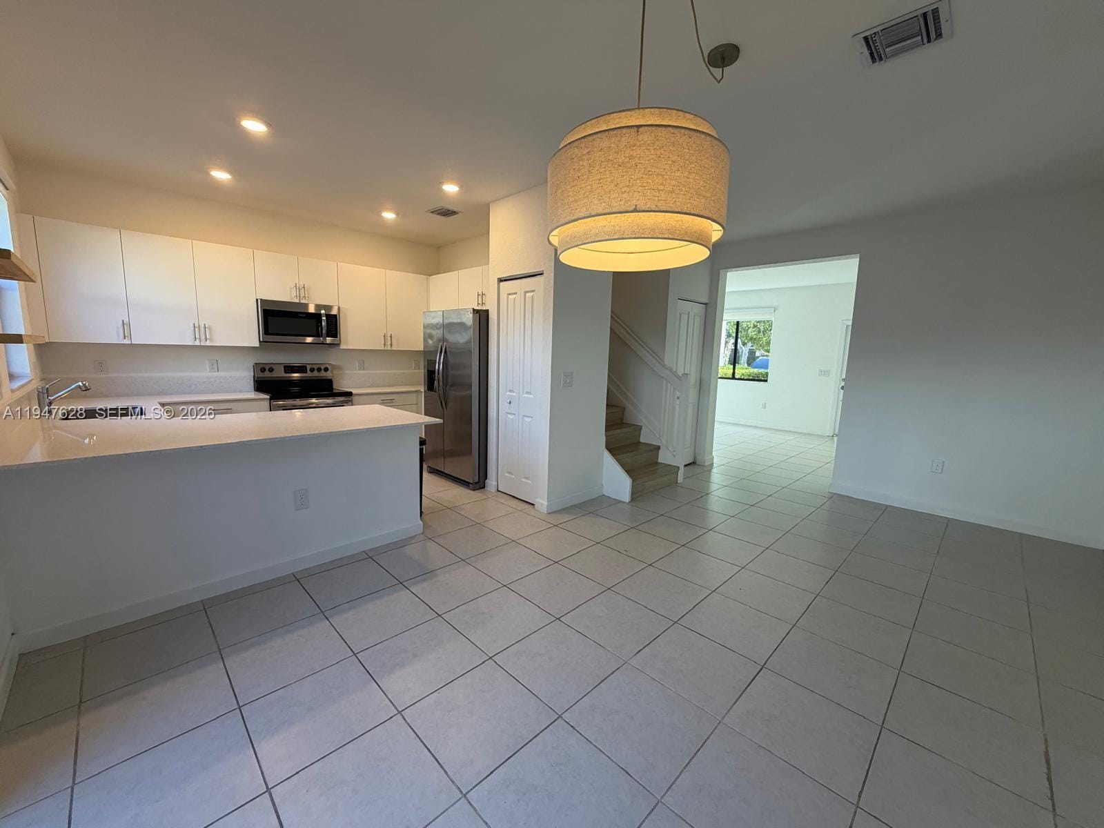 909 NE 211th Street, Miami, FL 33179 photo 3