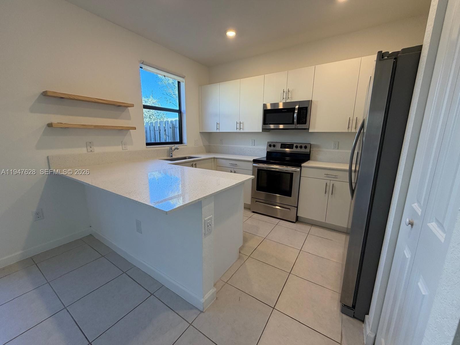 909 NE 211th Street, Miami, FL 33179 photo 4