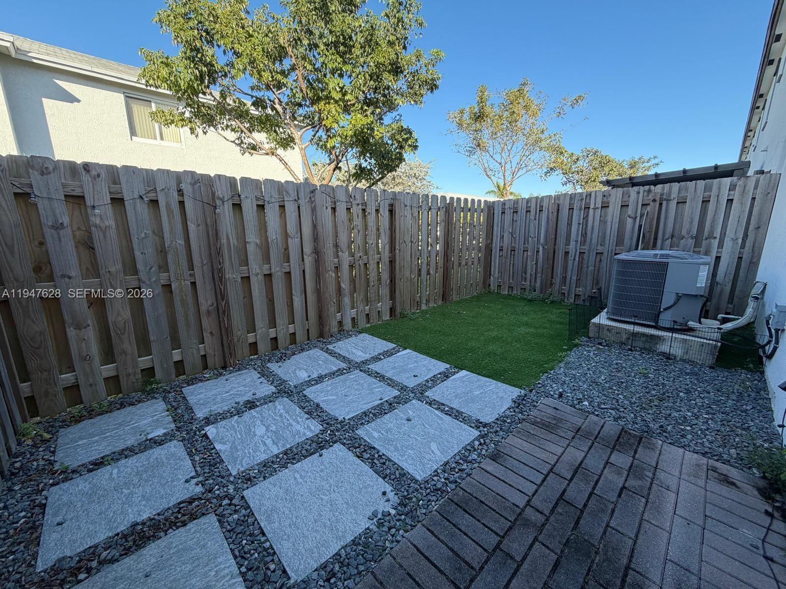 909 NE 211th Street, Miami, FL 33179 photo 9