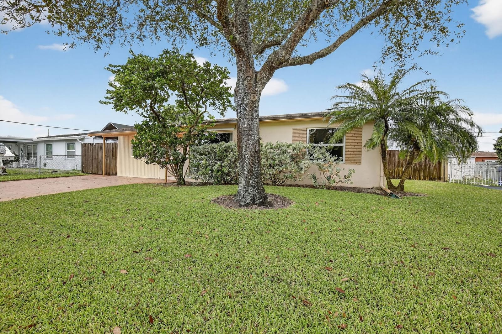 4901 SW 18th Street — photo 2