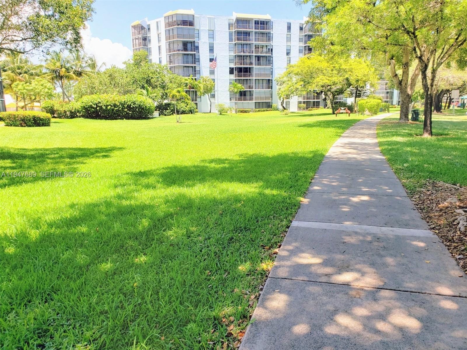 3101 N Country Club Drive 101, Aventura, FL 33180 photo 15