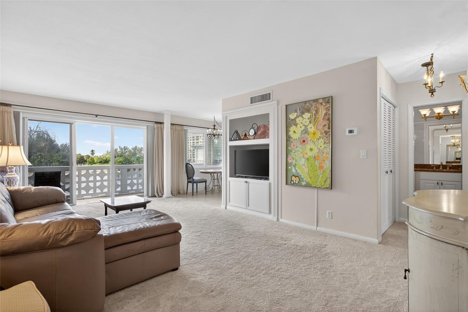 1001 N Riverside Drive 305 — photo 10