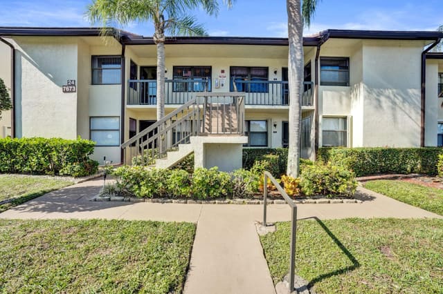 7673 Tahiti Lane 202, sold in Lucerne Pointe, Lake Worth, FL