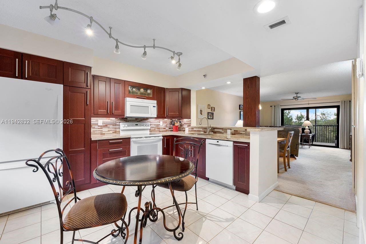 2200 S Cypress Bend Drive 406 — photo 2